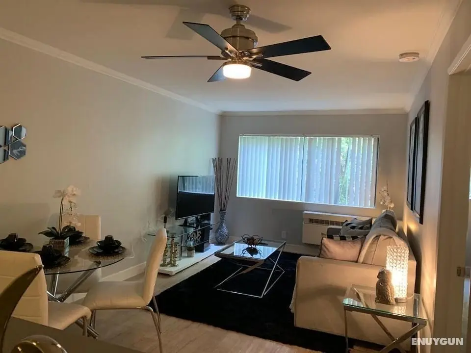 Hollywood Charming Vacation - Öne Çıkan Resim