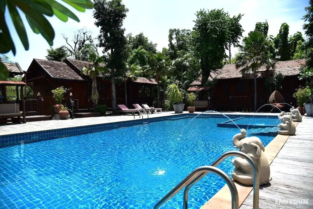 At Home Resort - Öne Çıkan Resim