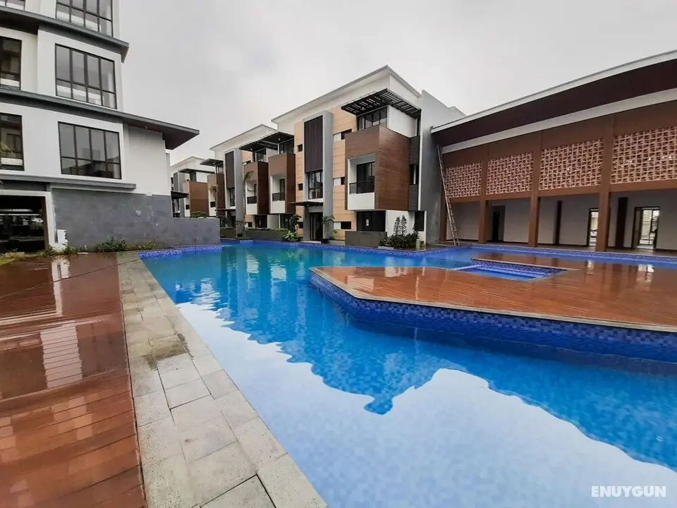 Homey 1BR at Assati Garden House Apartment - Havuz