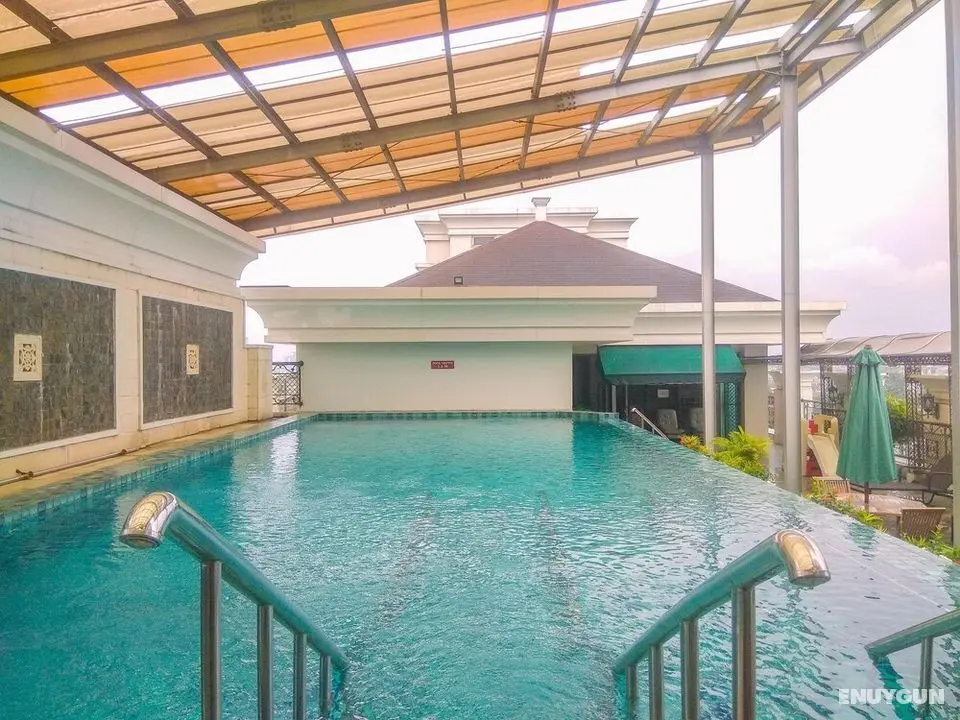 Homey And Comfort Studio At Roosseno Plaza Apartment - Havuz