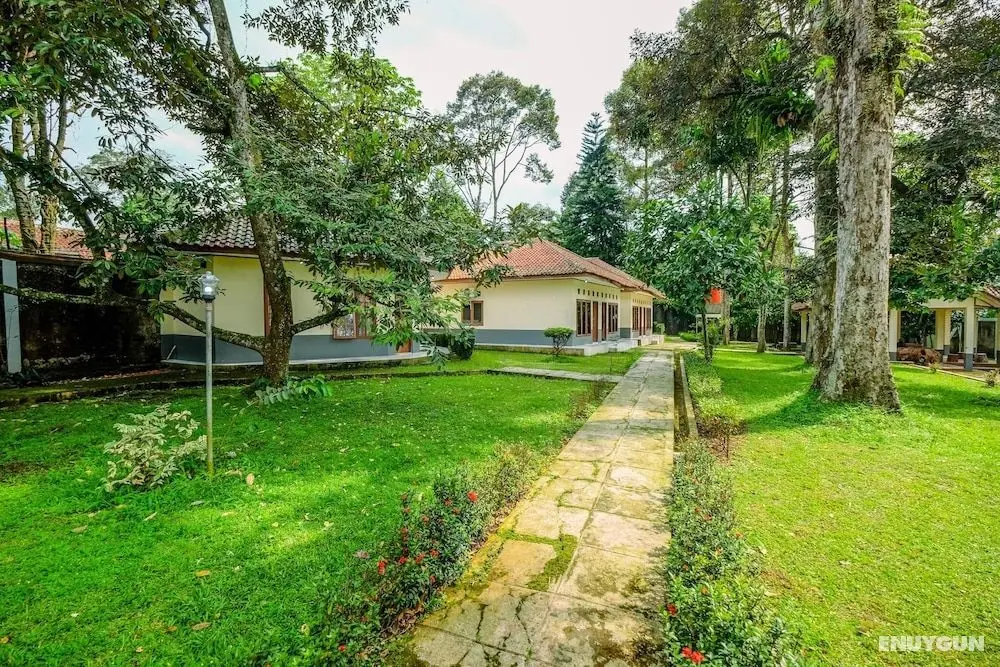 Homey And Simply Studio At Graha Wishnu Guest House - Dış Mekan