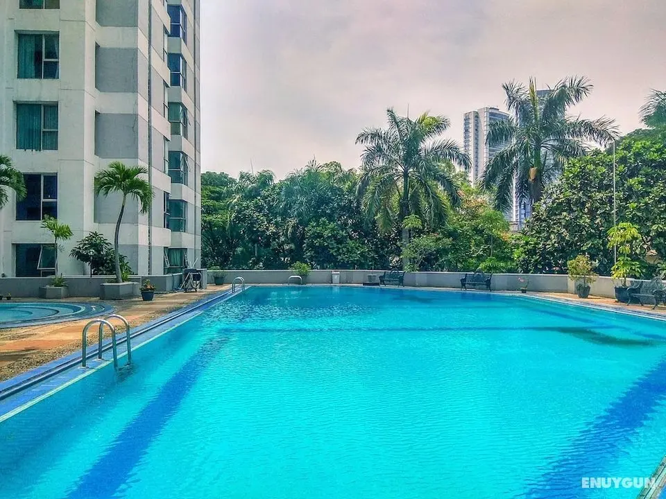 Homey and Spacious 3BR Kondominium Juanda Apartment - Dış Mekan