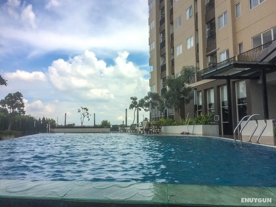 Homey and Warm Studio Apartment Oasis Cikarang - Dış Mekan