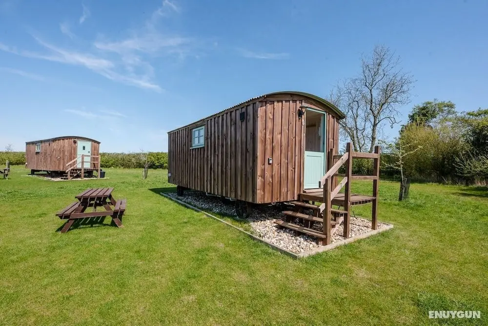 Honeysuckle Farm Hut 3 - Suffolk Farm Holidays - Öne Çıkan Resim