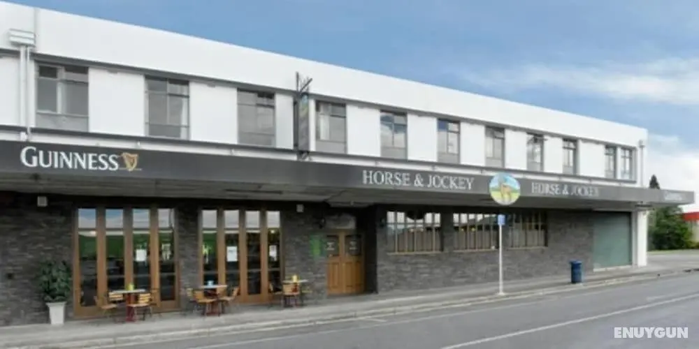 Horse and Jockey Inn - Dış Mekan