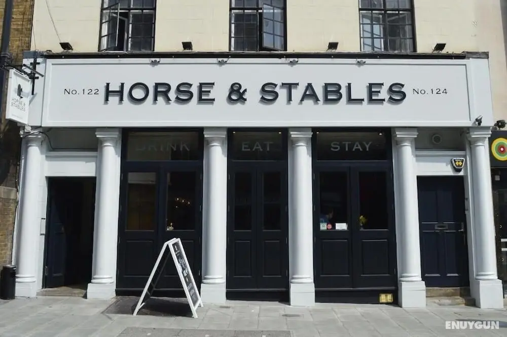 The Horse & Stables - Öne Çıkan Resim