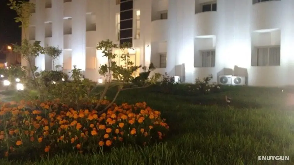 Hospitality Inn - Dış Mekanlar