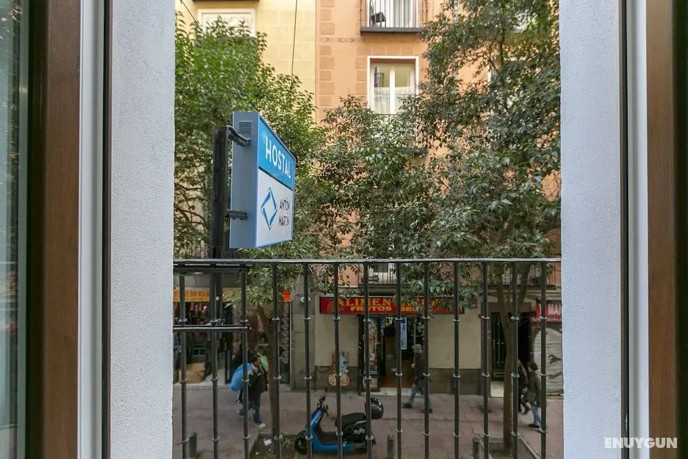 Hostal Antón Martín - Dış Mekan