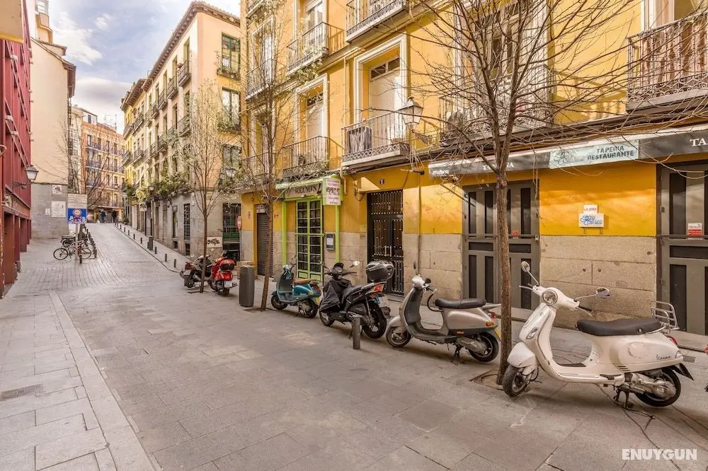 Hostal Met Madrid - Dış Mekan