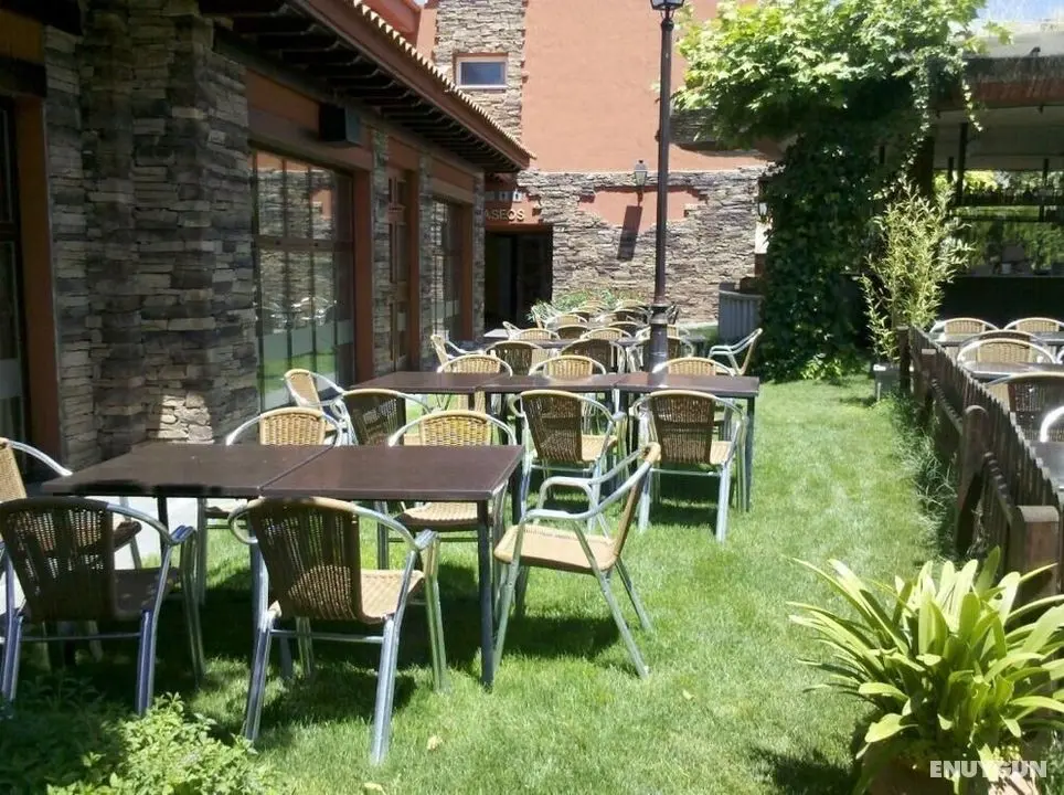 Hostal Restaurante Cuatro Caminos - Yerinde Yemek