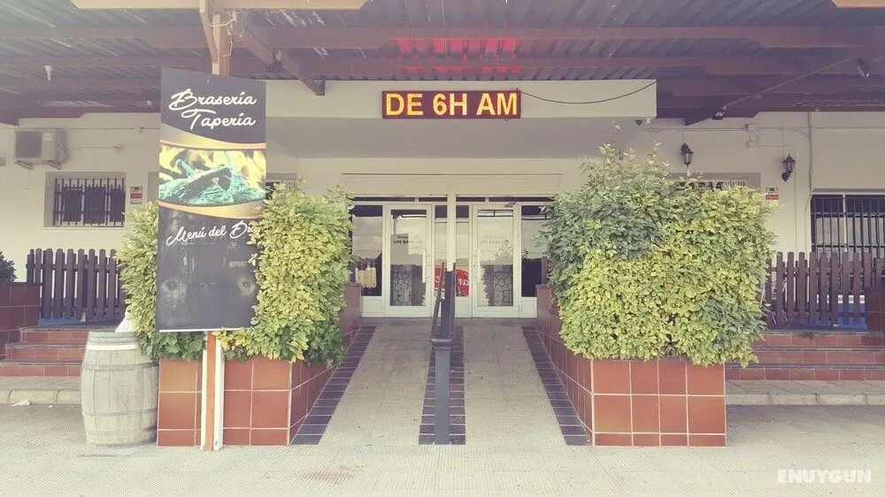 Hostal Restaurante Los Badenes - Dış Mekan