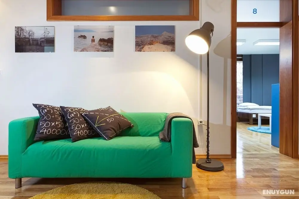Hostel Bureau - Öne Çıkan Resim