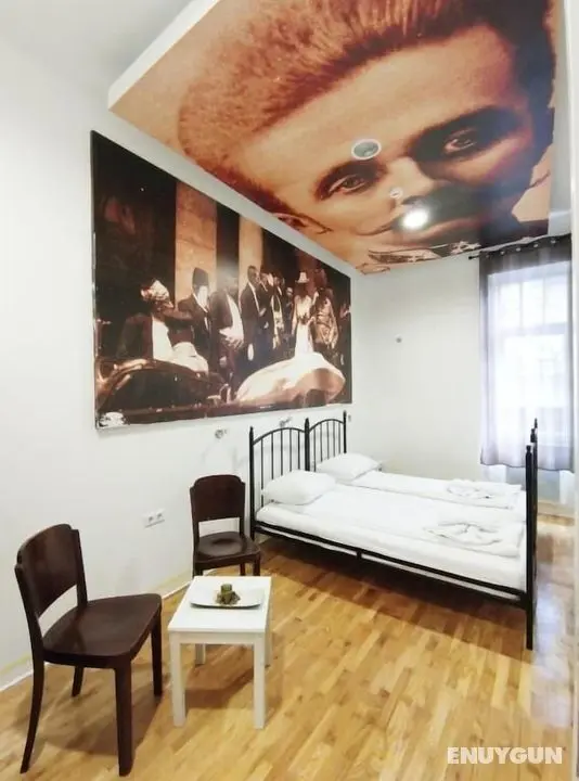 Hostel Franz Ferdinand - Öne Çıkan Resim