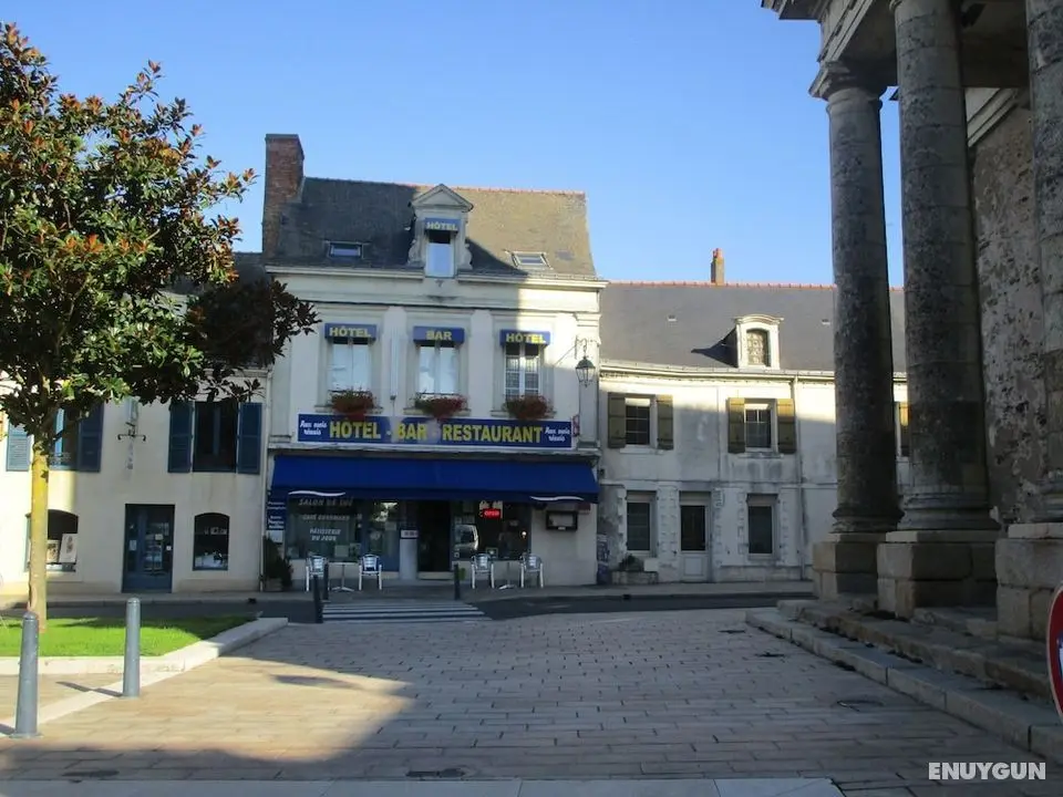 Hôtel Aux Amis Réunis - Dış Mekan
