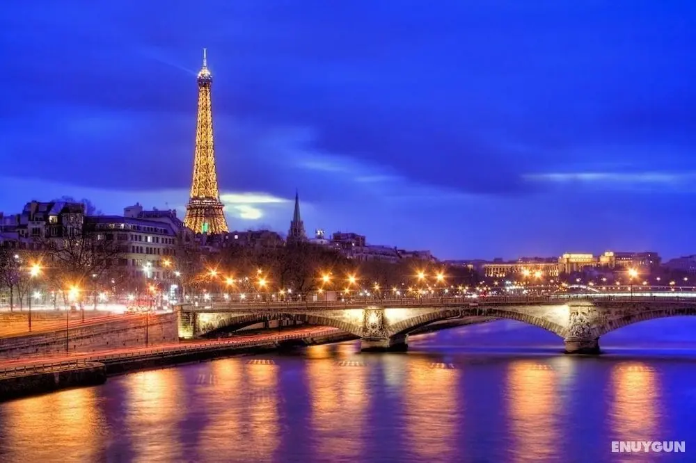 Hôtel de La Paix Tour Eiffel - Konum Öne Çıkanlar