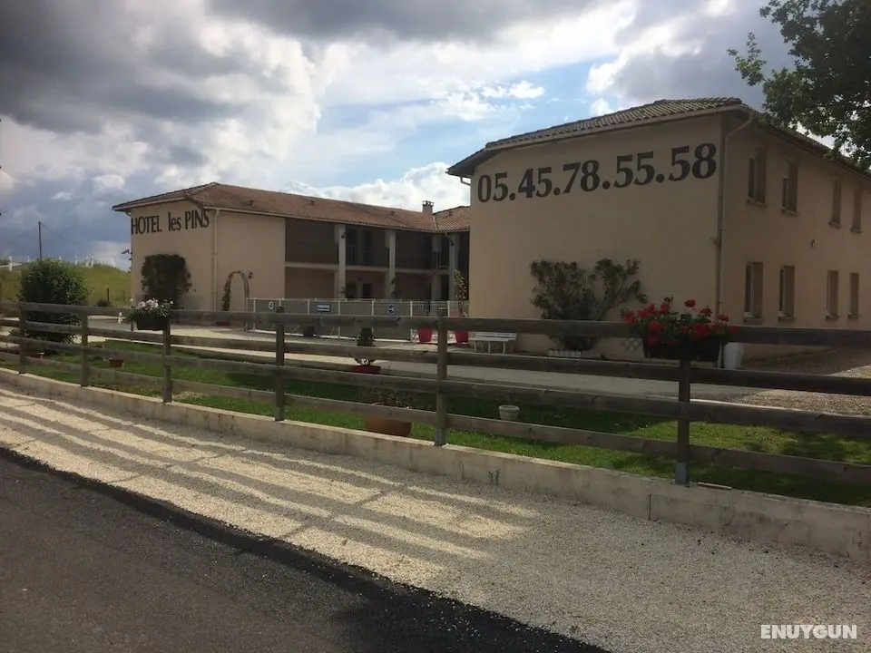 Hôtel les Pins - Dış Mekan