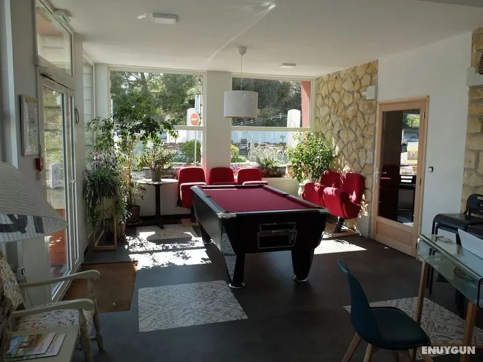 Hôtel Les Pins - Lobi