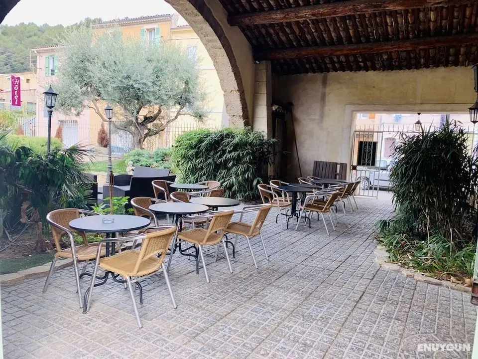Hôtel Restaurant Le Commerce - Dış Mekanlar