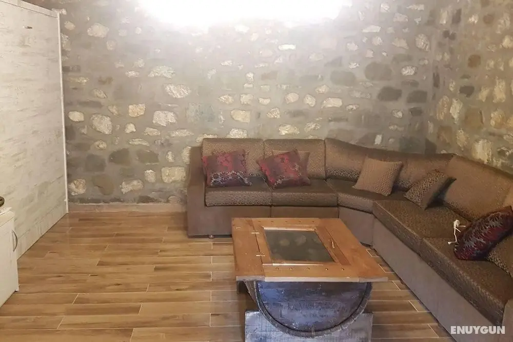 House With big Garden and Barbeque in Nature - Öne Çıkan Resim