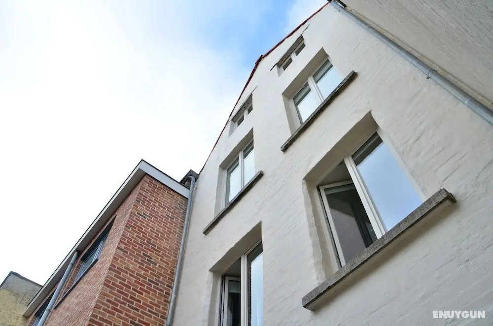 The House of Edward - Dış Mekan