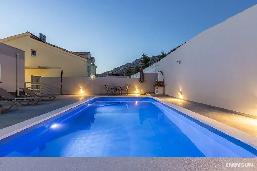 House With Private Pool Magdalena - Havuz