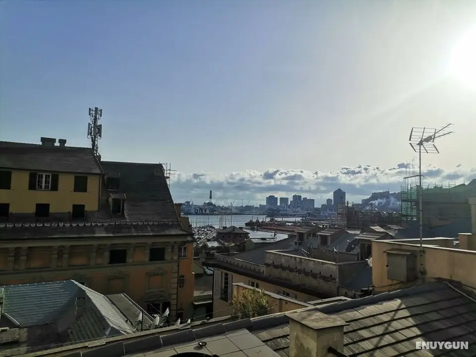 The House on the Roof in Genoa - Öne Çıkan Resim