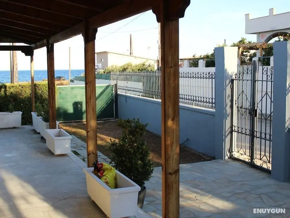 The House of Travelers - Dış Mekan