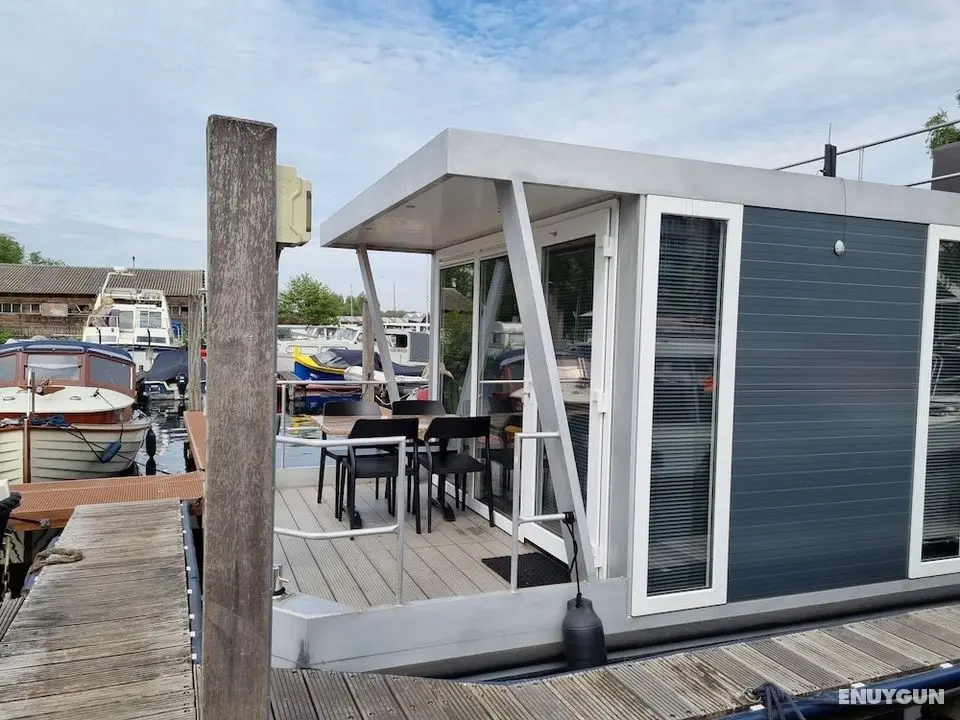 Houseboat Havana - Öne Çıkan Resim