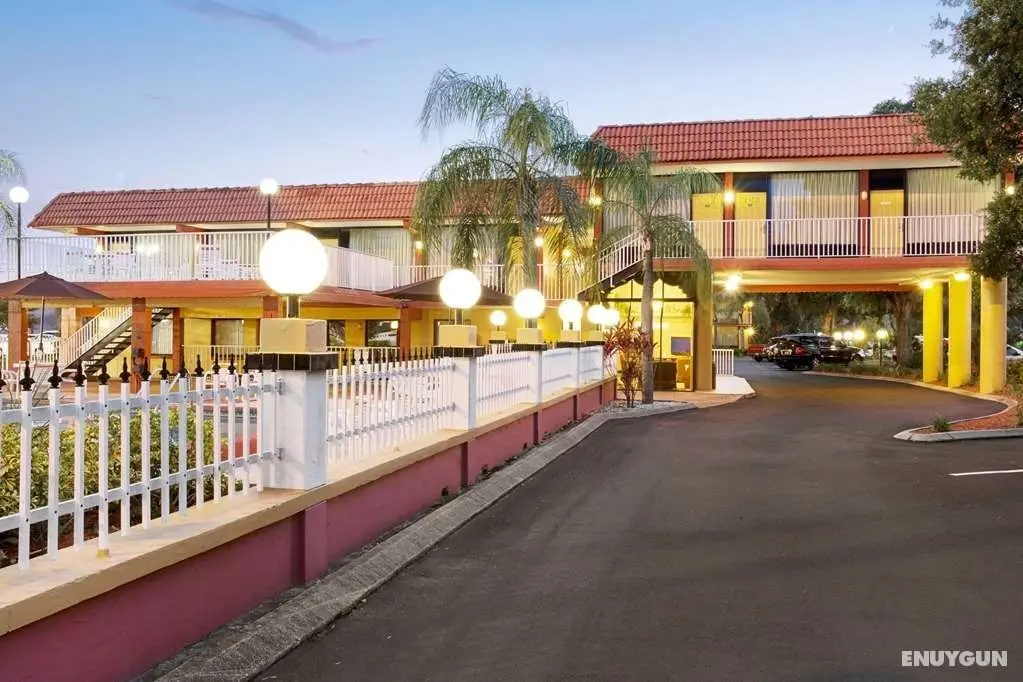 Howard Johnson by Wyndham Clearwater FL - Genel