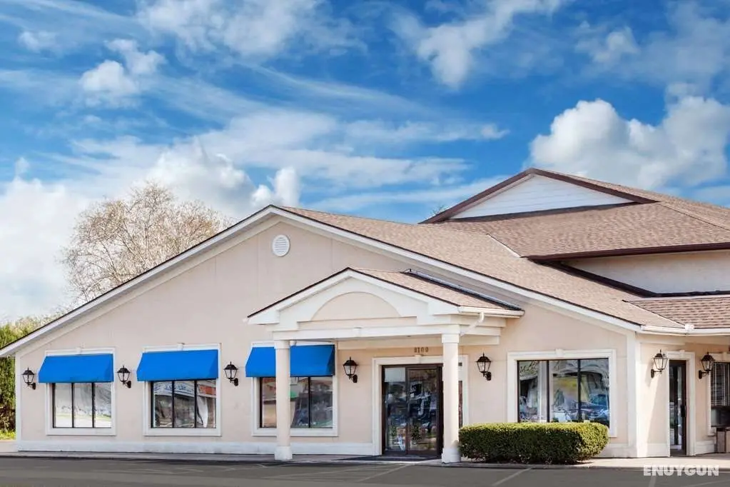 Howard Johnson by Wyndham Niagara Falls - Genel