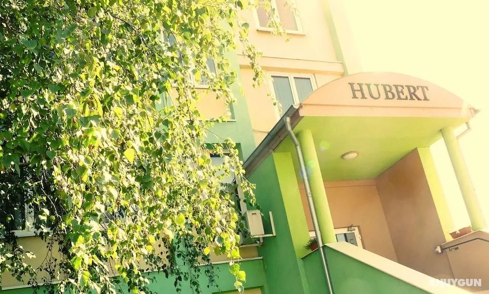 Hotel Hubert Nové Zámky - Dış Mekan