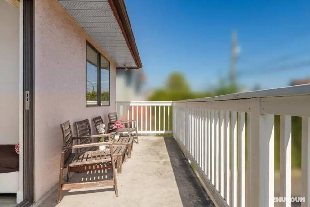 Huge 4 Bedroom Upper Suite Good for 10 People - Oda