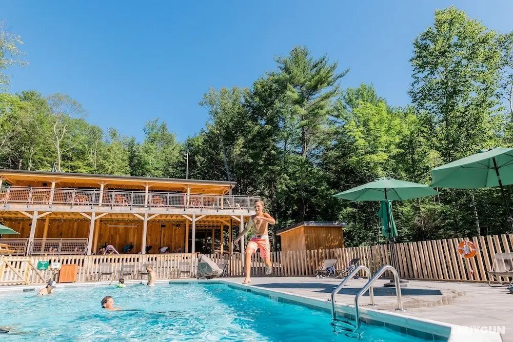 Huttopia Adirondacks - Öne Çıkan Resim