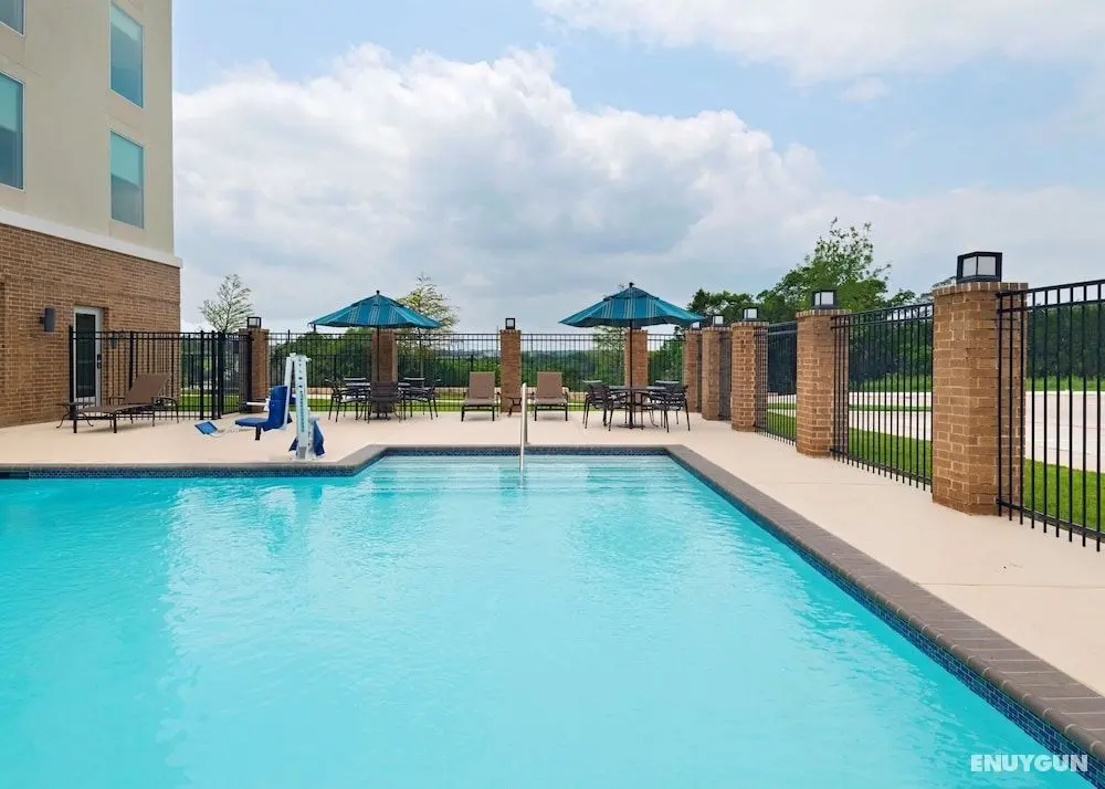 Hyatt Place Austin / Lake Travis / Four Points - Havuz