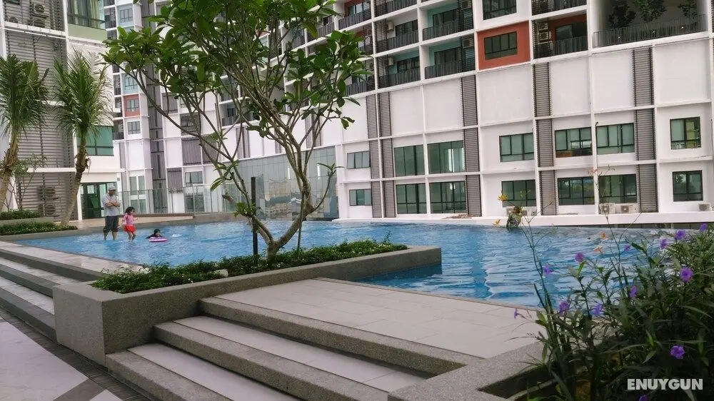 I-Suite I-City B7-28 - Havuz