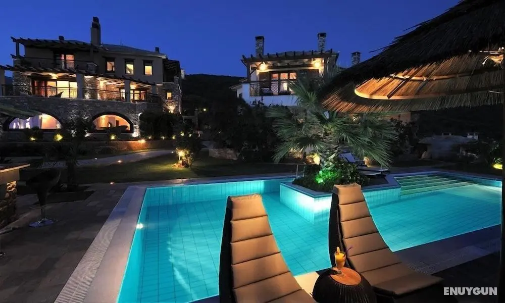 Iakovakis Suites & Spa - Havuz