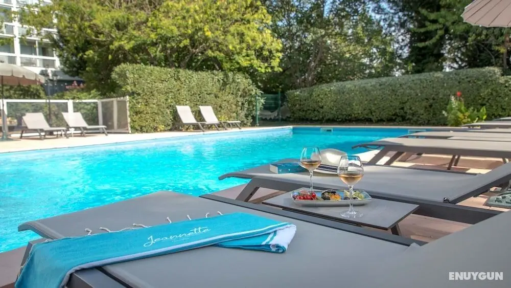 ibis Cavaillon Portes du Luberon - Havuz