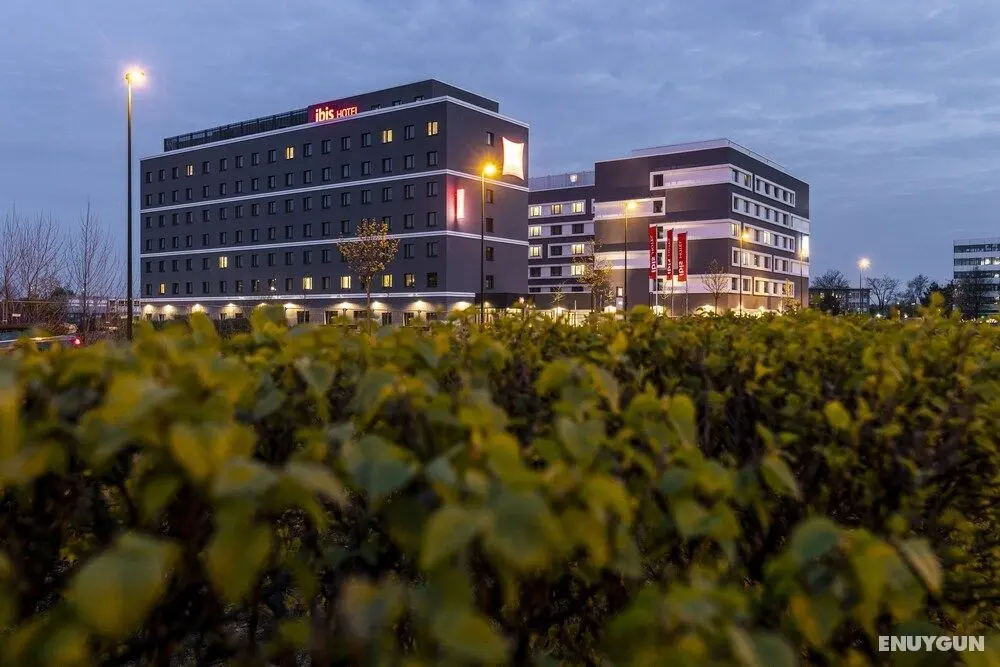 ibis Duesseldorf Airport - Dış Mekan