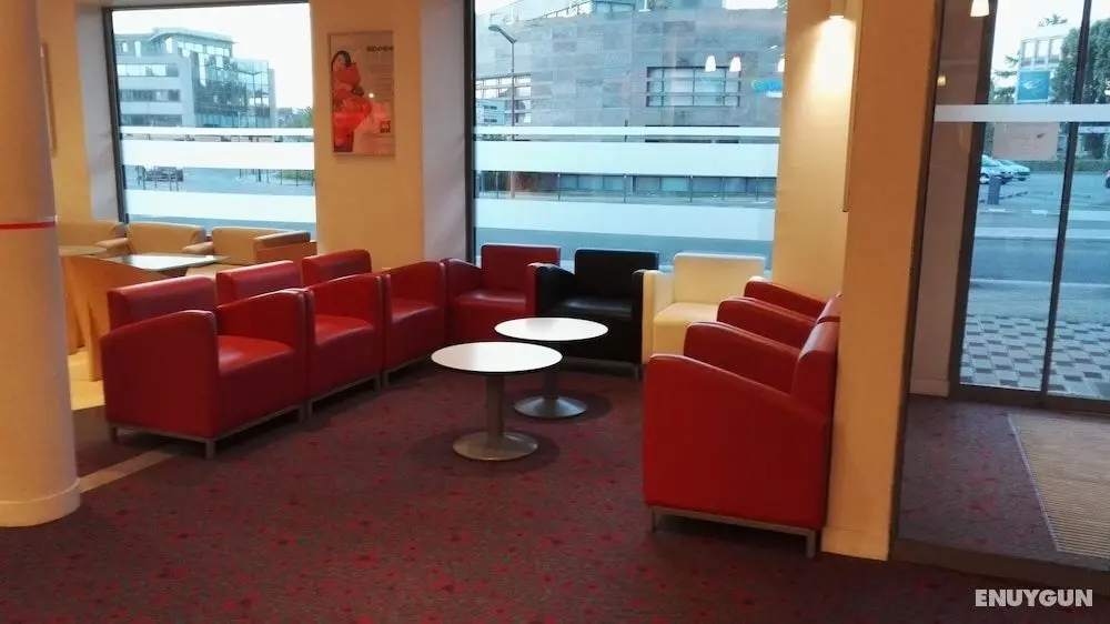 ibis Maubeuge - Lobi
