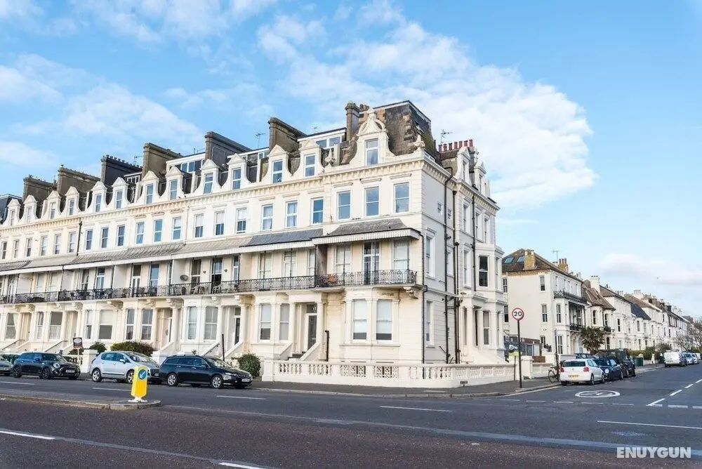 Immaculate 1-bed Apartment on Hove Seafront - Dış Mekan
