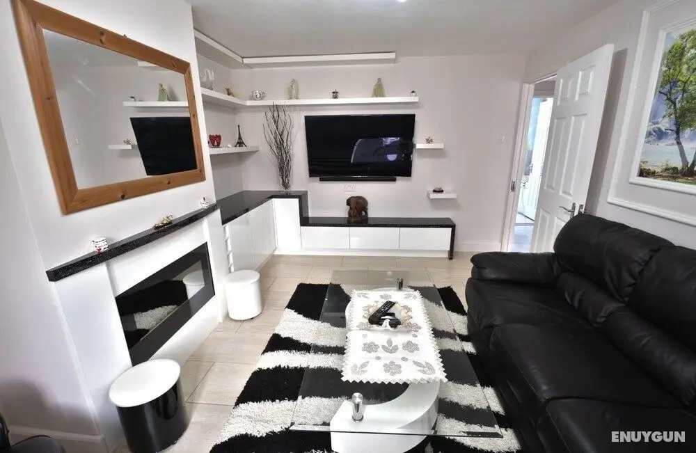 Immaculate 2-bed Apartment in Isleworth by River - Öne Çıkan Resim