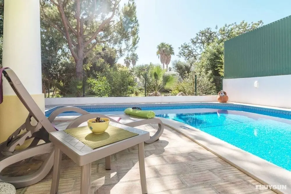 Immaculate 3-bed Villa in Guia Private Pool - Havuz