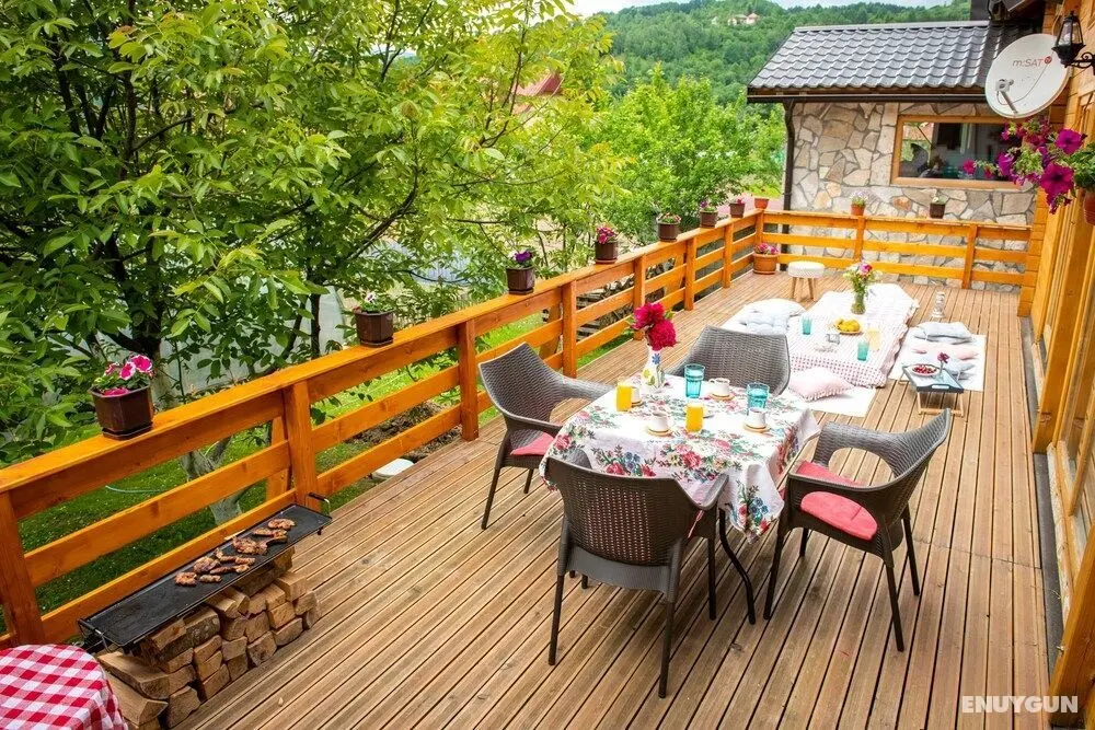 Immaculate 4-bed Cottage in Kolasin / Montenegro - Oda Düzeni