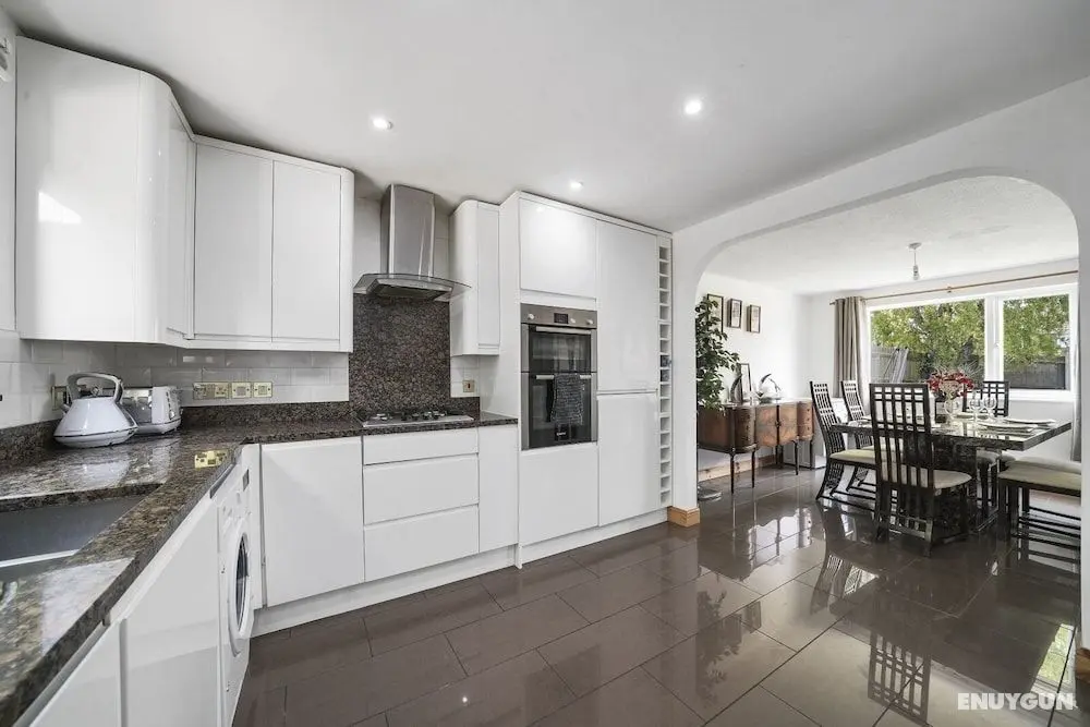 Immaculate 5-bed House in Aylesford - Öne Çıkan Resim