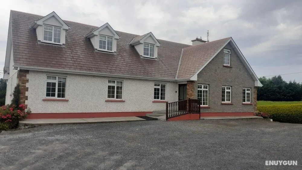 Immaculate Spacious 5 Bed House in Ballaghaderreen - Dış Mekan
