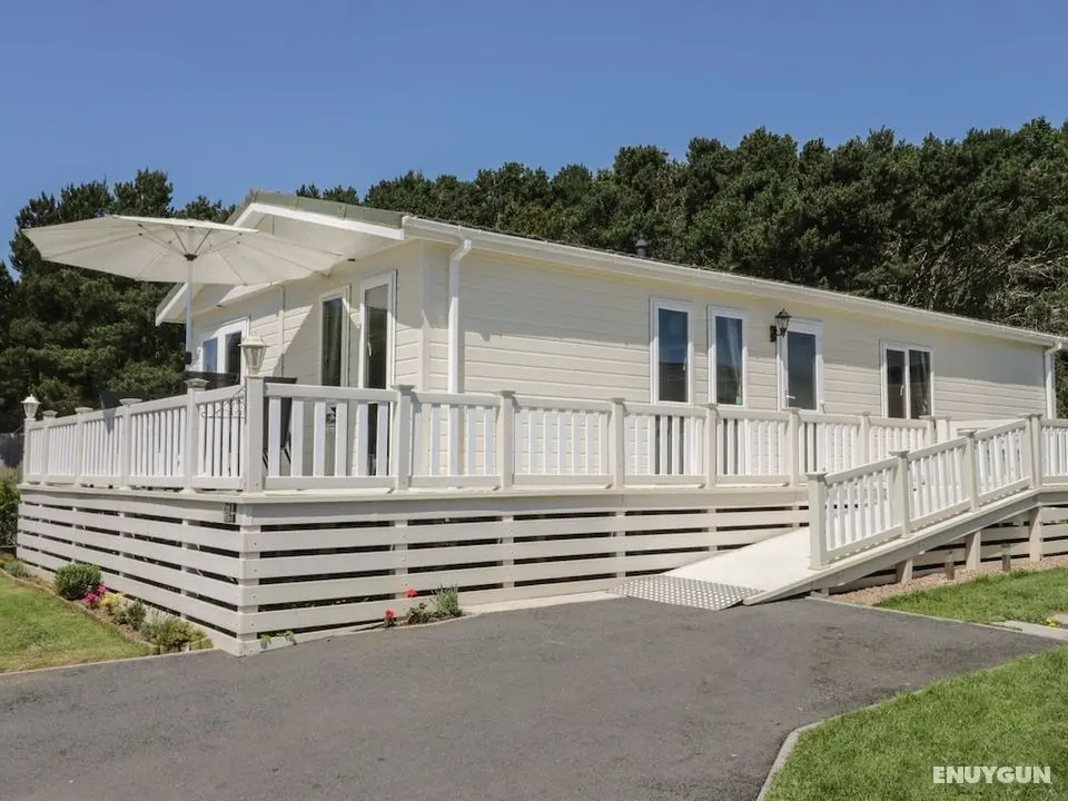 Impeccable 3-bed Lodge at Cayton Bay Holiday Park - Öne Çıkan Resim