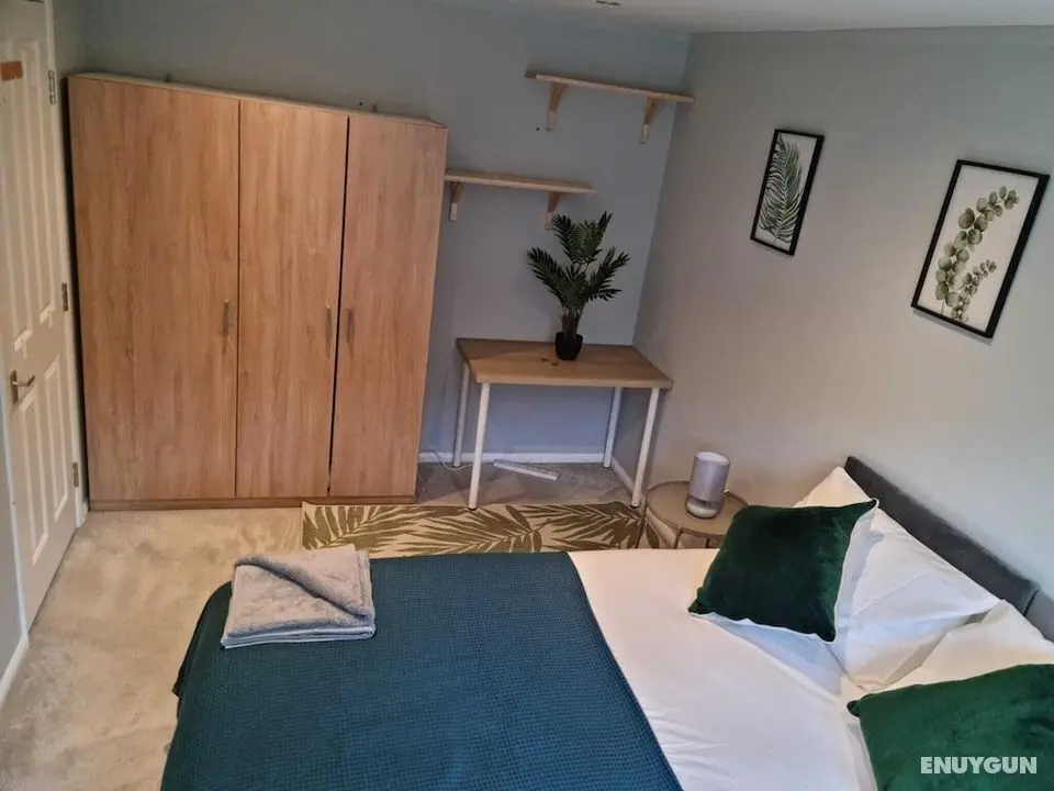 Impeccable 4-bed House in London With Jacuzzi - Öne Çıkan Resim
