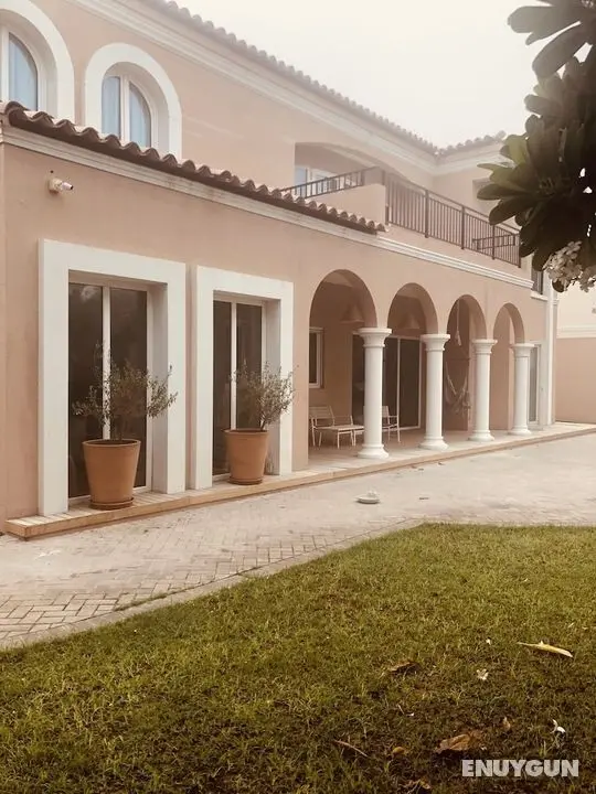 Impeccable 5 Beds Villa in Dubai - Öne Çıkan Resim