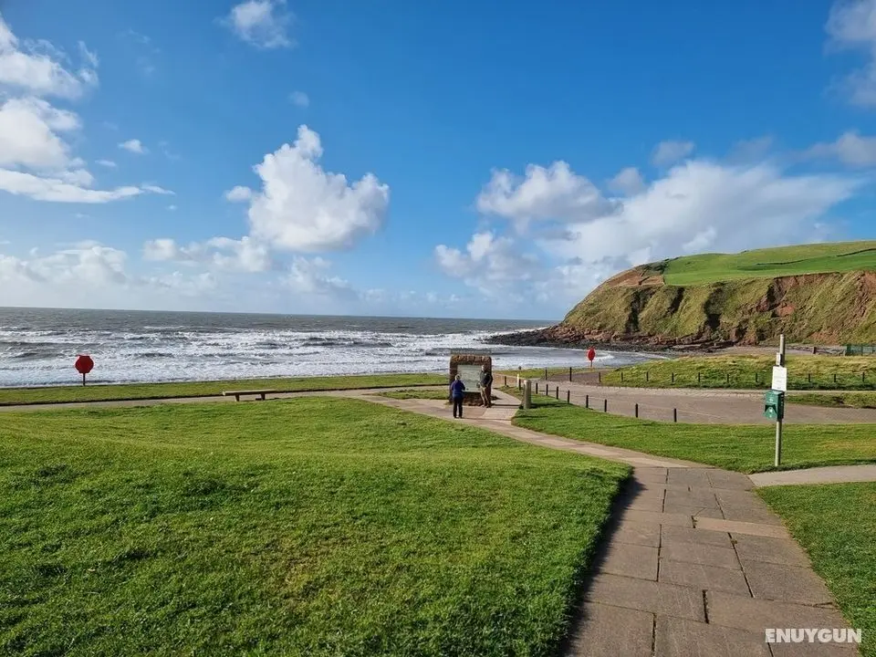 Impeccable Beachfront 2-bed Cottage in St Bees - Plaj
