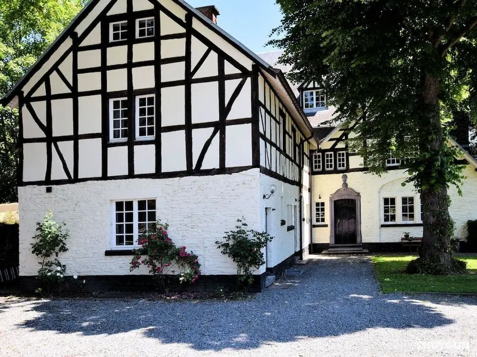 Imposing Holiday Home in Vielsalm With Recreation Room & Tennis Court - Öne Çıkan Resim